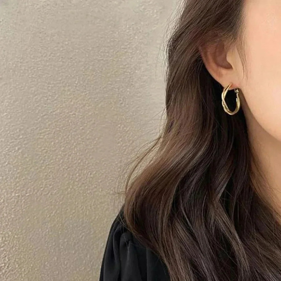 925 Sterling Silver Minimalist Twist Gold Small Hoop Earrings - Picture 10 of 11